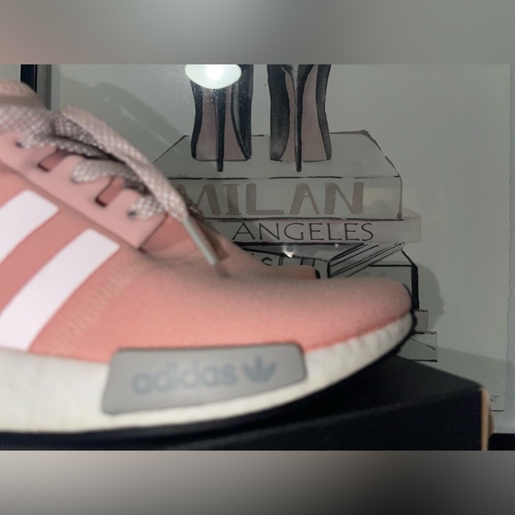 Women’s Adidas NMD R1 - Picture 6 of 8